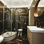 Sun&fun Pod Debami Nad Lomnica 1b I 2b- Blisko Centrum, Dworca Pkp, Sklepow W Otoczeniu Zieleni Appartement