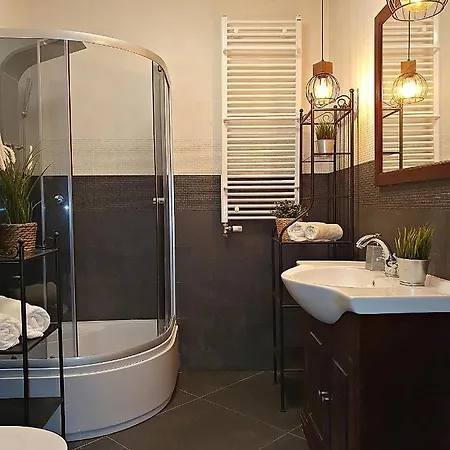 Sun&fun Pod Debami Nad Lomnica 1b I 2b- Blisko Centrum, Dworca Pkp, Sklepow W Otoczeniu Zieleni 카르파츠