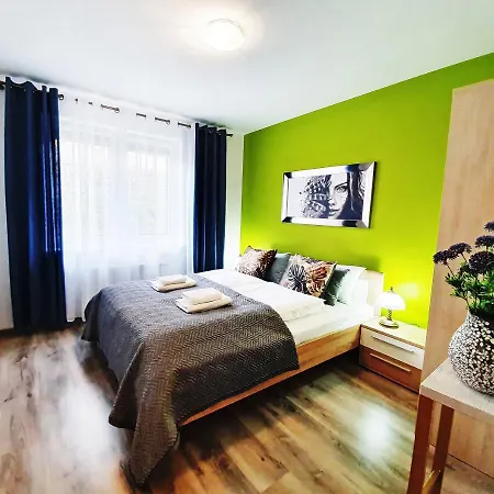 아파트 Sun&fun Pod Debami Nad Lomnica 1b I 2b- Blisko Centrum, Dworca Pkp, Sklepow W Otoczeniu Zieleni 카르파츠