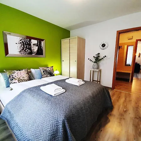 Sun&fun Pod Debami Nad Lomnica 1b I 2b- Blisko Centrum, Dworca Pkp, Sklepow W Otoczeniu Zieleni