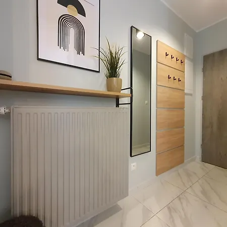 Sun&fun Pod Debami Nad Lomnica 1b I 2b- Blisko Centrum, Dworca Pkp, Sklepow W Otoczeniu Zieleni 아파트 *