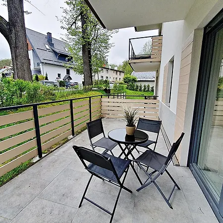 Sun&fun Pod Debami Nad Lomnica 1b I 2b- Blisko Centrum, Dworca Pkp, Sklepow W Otoczeniu Zieleni 아파트 *