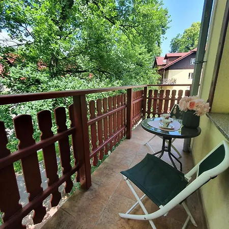 Sun&fun Pod Debami Nad Lomnica 1b I 2b- Blisko Centrum, Dworca Pkp, Sklepow W Otoczeniu Zieleni Daire *